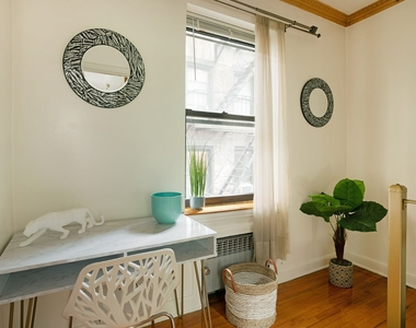 210 West 17th Street - Photo Thumbnail 5