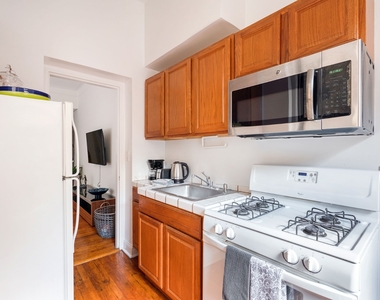 210 West 17th Street - Photo Thumbnail 8