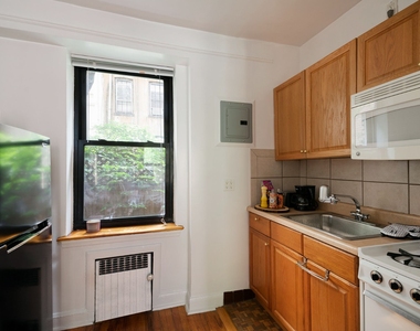 210 West 17th Street - Photo Thumbnail 7