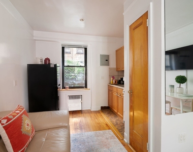 210 West 17th Street - Photo Thumbnail 5