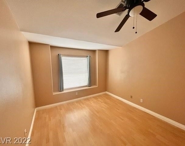 5041 Saint Annes Drive - Photo Thumbnail 12