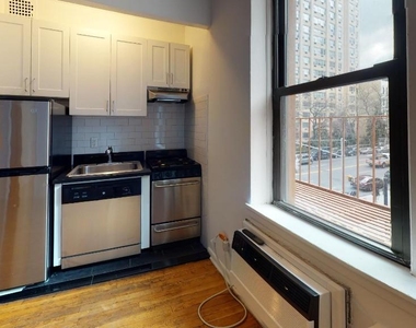 445 East 85 Street - Photo Thumbnail 2