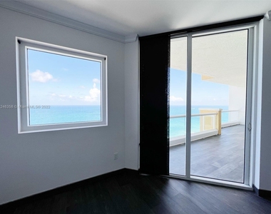 17875 Collins Ave - Photo Thumbnail 17