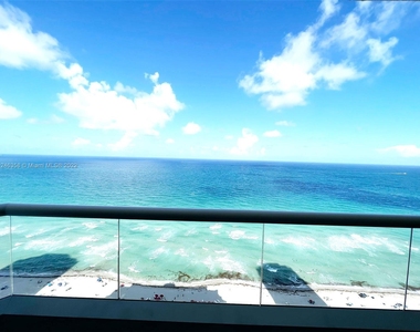 17875 Collins Ave - Photo Thumbnail 0