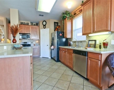 5800 Mariposa Drive - Photo Thumbnail 12