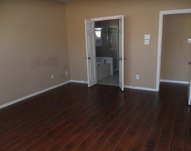 5800 Mariposa Drive - Photo Thumbnail 15