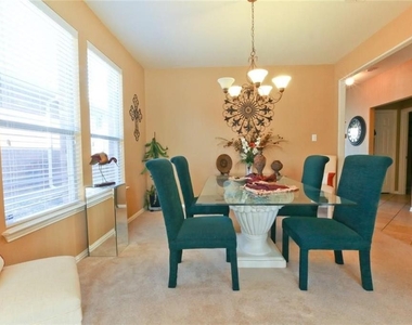 5800 Mariposa Drive - Photo Thumbnail 7