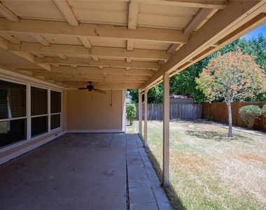 8006 Rainbow Drive - Photo Thumbnail 16