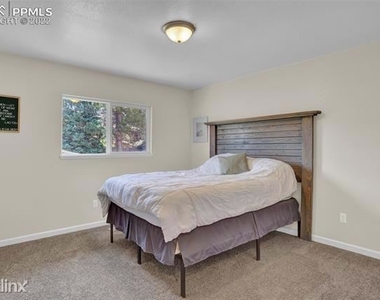 7635 Dawnview Court - Photo Thumbnail 9