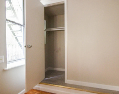 622 East 11th Street - Photo Thumbnail 8