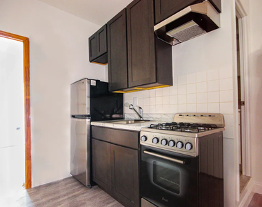 622 East 11th Street - Photo Thumbnail 5