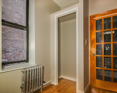 622 East 11th Street - Photo Thumbnail 4