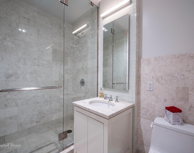 300 E 55th St - Photo Thumbnail 6