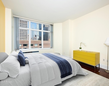 300 E 55th St - Photo Thumbnail 3