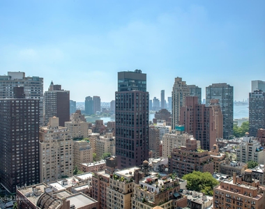 300 E 55th St - Photo Thumbnail 1