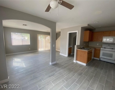 3269 Cheyenne Gardens Way - Photo Thumbnail 3