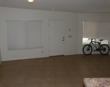 2493 N Silver Mosaic Drive - Photo Thumbnail 5