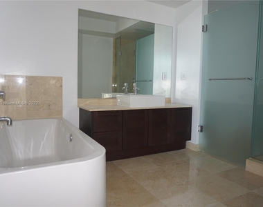 200 Sunny Isles Blvd - Photo Thumbnail 4