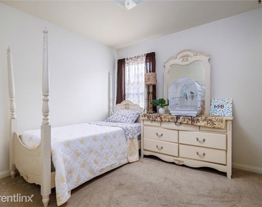 421r Sapphire Ln - Photo Thumbnail 16