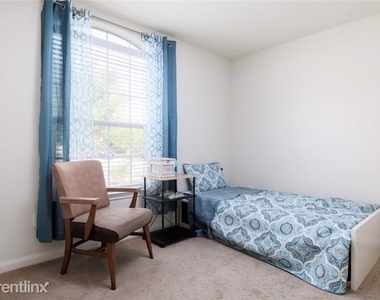 421r Sapphire Ln - Photo Thumbnail 15