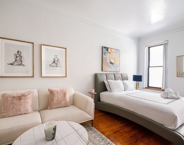 210 West 17th Street - Photo Thumbnail 7