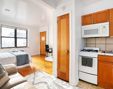 210 West 17th Street - Photo Thumbnail 10