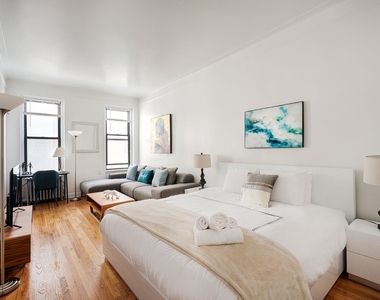 210 West 17th Street - Photo Thumbnail 0