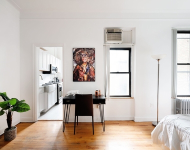 210 West 17th Street - Photo Thumbnail 2