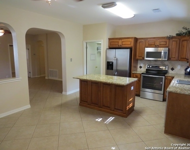 3540 Peachtree Ln - Photo Thumbnail 4