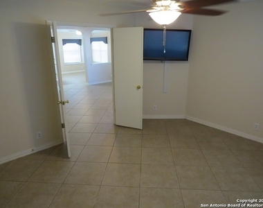 3540 Peachtree Ln - Photo Thumbnail 11