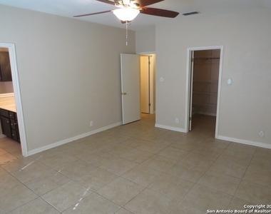 3540 Peachtree Ln - Photo Thumbnail 7