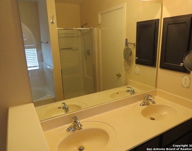 3540 Peachtree Ln - Photo Thumbnail 9