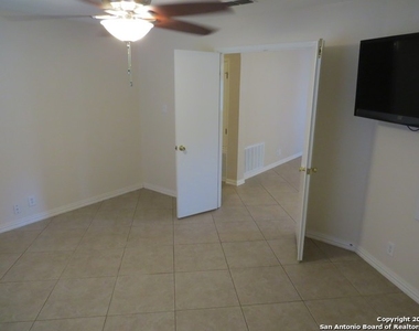 3540 Peachtree Ln - Photo Thumbnail 12