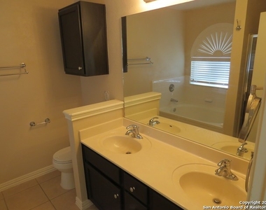 3540 Peachtree Ln - Photo Thumbnail 8