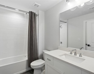 328 Gibson Street Se # 11 - Photo Thumbnail 4