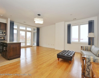 90 Bay St Landing - Photo Thumbnail 19