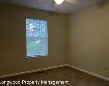 5588 Stonington Trace Pkwy - Photo Thumbnail 8