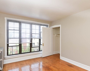 1749 W. Devon, Unit 4 - Photo Thumbnail 6