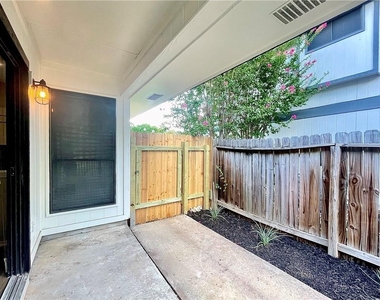 12333  Yarmont Way - Photo Thumbnail 36