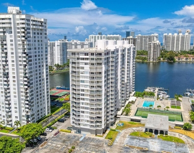 18051 Biscayne Blvd Apt 1104 - Photo Thumbnail 2