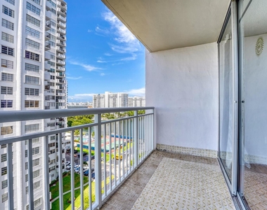 18051 Biscayne Blvd Apt 1104 - Photo Thumbnail 15