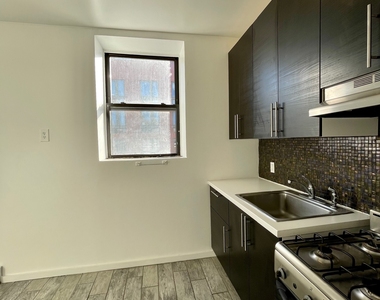 301 East 110th Street - Photo Thumbnail 2