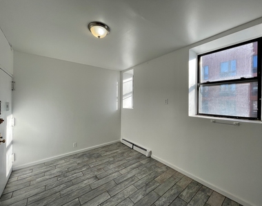 301 East 110th Street - Photo Thumbnail 3