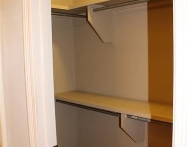 112 Clearwater Court - Photo Thumbnail 13