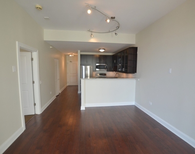 645 N Kingsbury Street - Photo Thumbnail 27