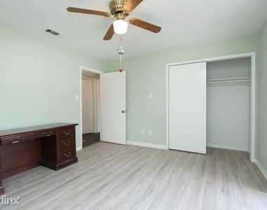 10738 Boardwalk Street - Photo Thumbnail 28