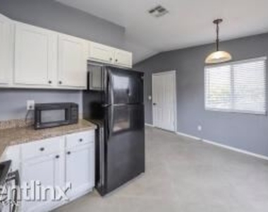 2834 N Estrella Avenue - Photo Thumbnail 8