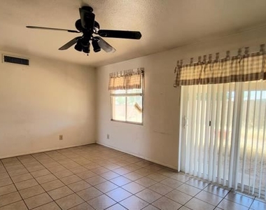 4819 W Orangewood Avenue - Photo Thumbnail 5