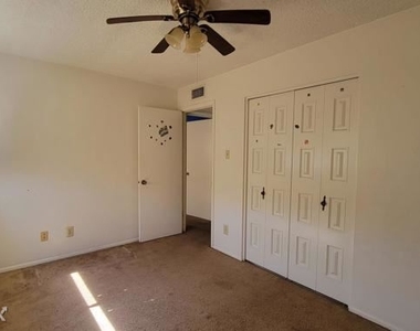 4819 W Orangewood Avenue - Photo Thumbnail 7