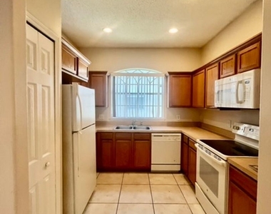 13414 Meadow Pointe Ct. - Photo Thumbnail 6